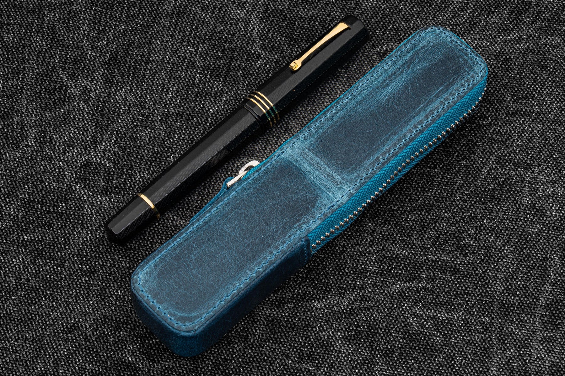 Galen Leather Co. Zipper Magnum Opus Single Slot Hard Pen Case - Crazy Horse Ocean