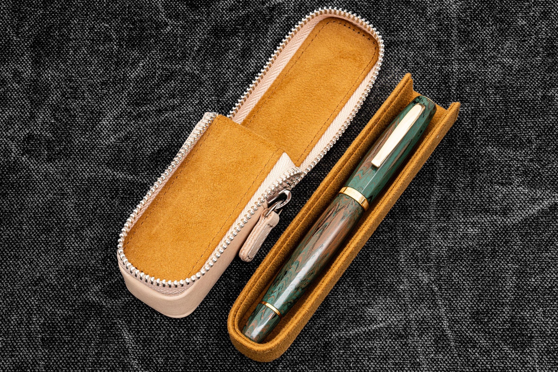 Galen Leather Co. Zipper Magnum Opus Single Slot Hard Pen Case - Undyed