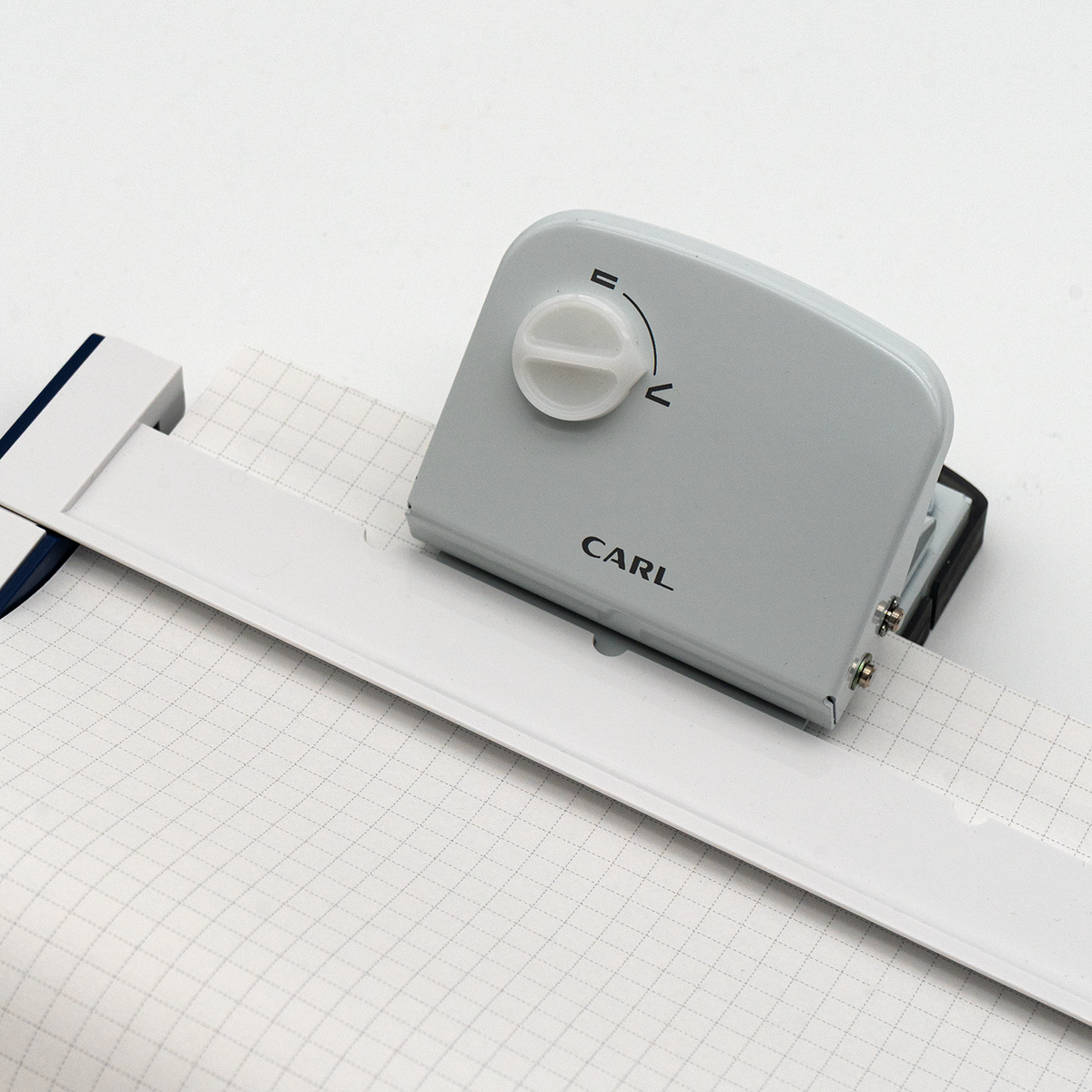Carl Loose Leaf hole punch A5/B6 18-20 hole compatible