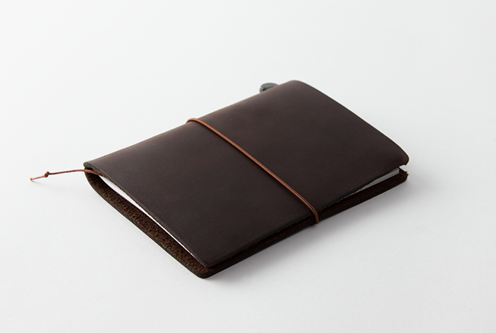 TRAVELER'S COMPANY Passport Sized Leather Notebook Kit - Brown