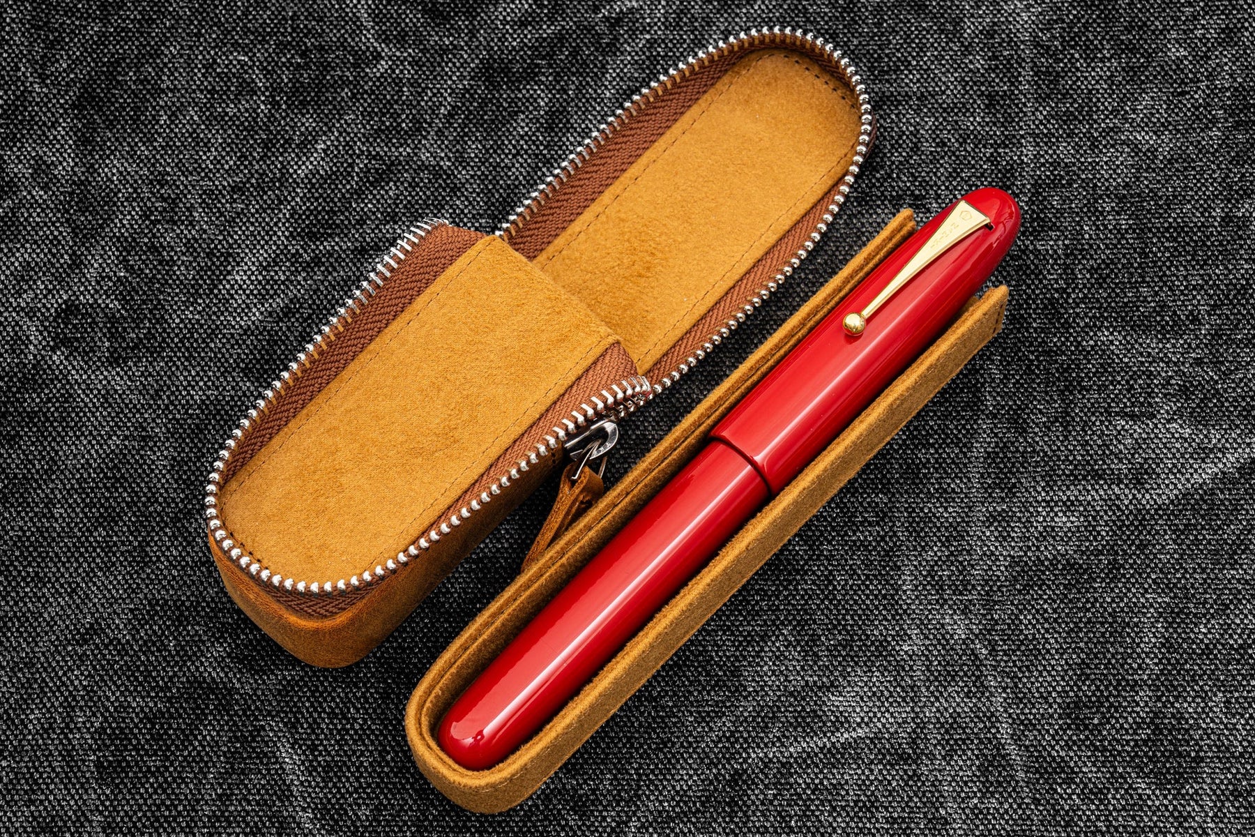 Galen Leather Co. Zipper Magnum Opus Single Slot Hard Pen Case - Crazy Horse Brown