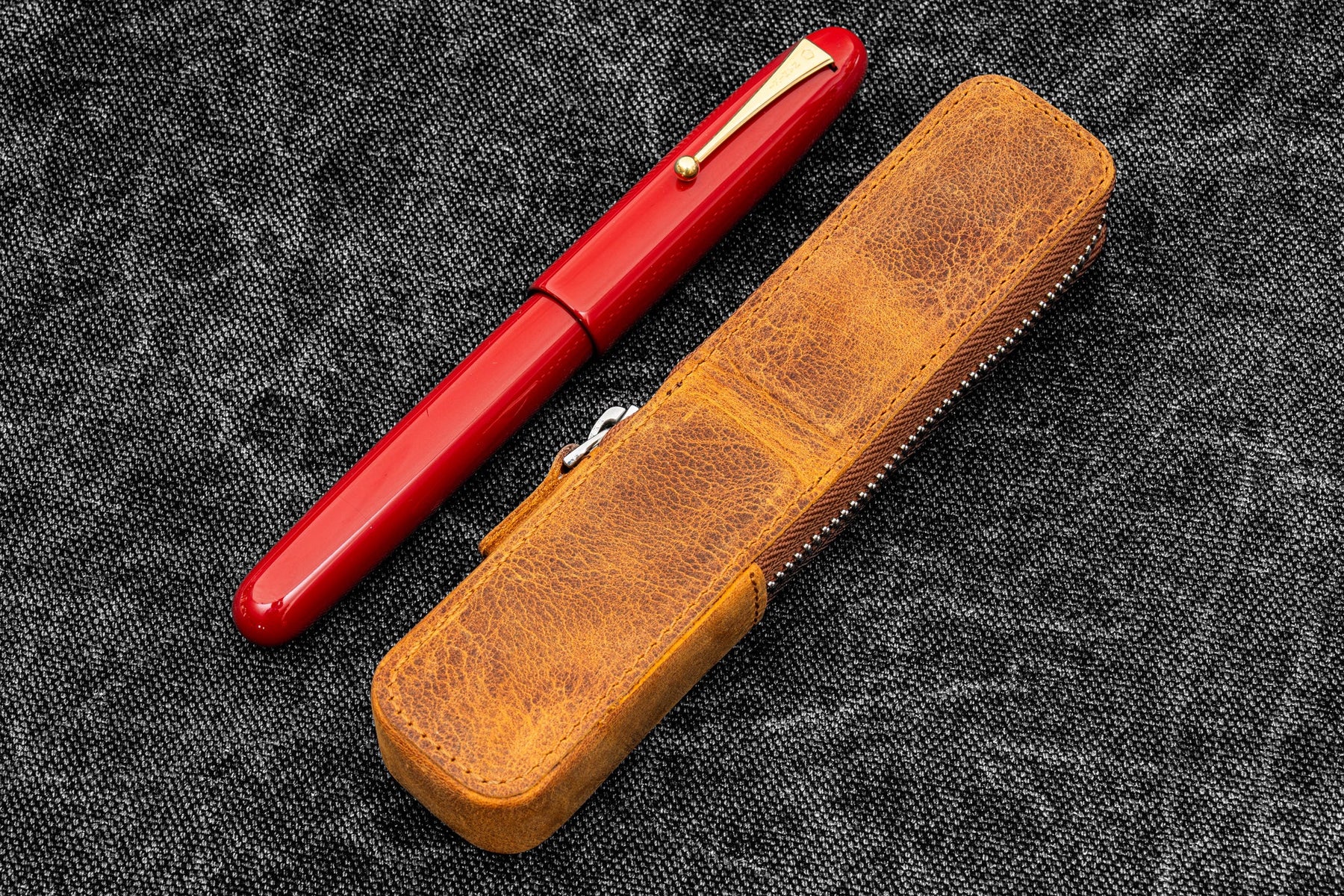 Galen Leather Co. Zipper Magnum Opus Single Slot Hard Pen Case - Crazy Horse Brown