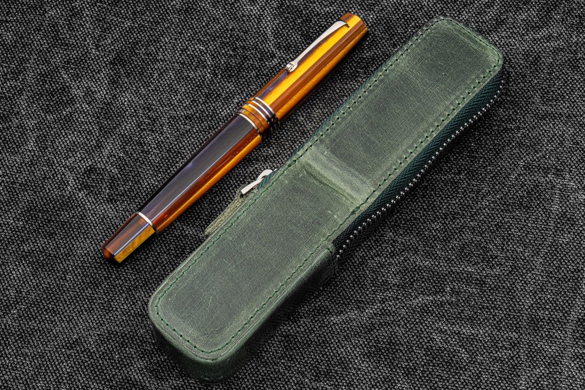 Galen Leather Co. Zipper Magnum Opus Single Slot Hard Pen Case - Crazy Horse Forest Green