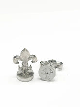 Global Solutions Metal Wax Seal 3/4" with Fleur-de-lis handle - Dog2