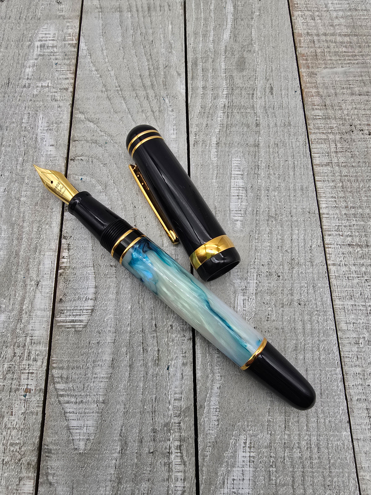 Laban 325 Glacier Black Abalone Fountain Pen