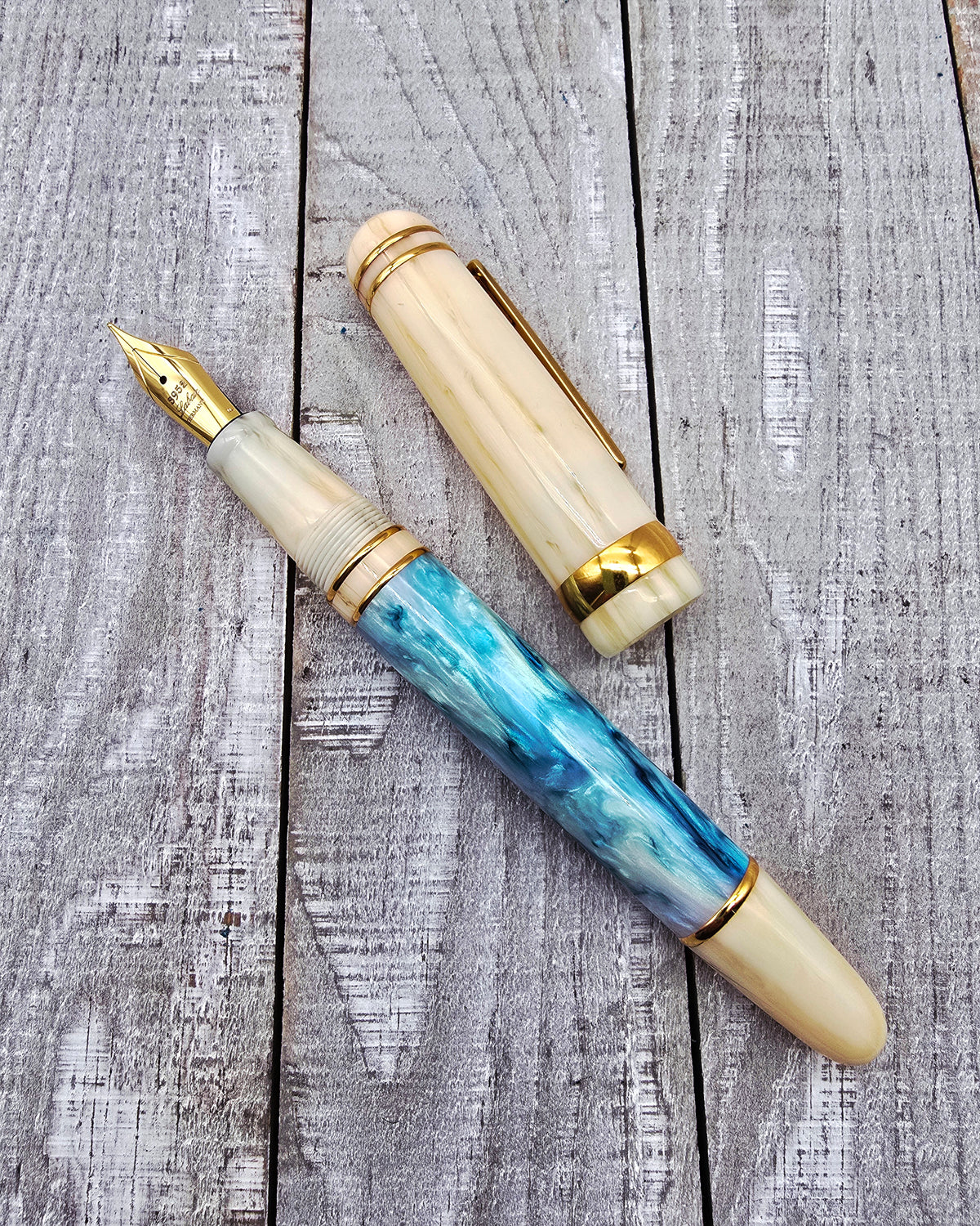 Laban 325 Glacier Cream Abalone Fountain Pen